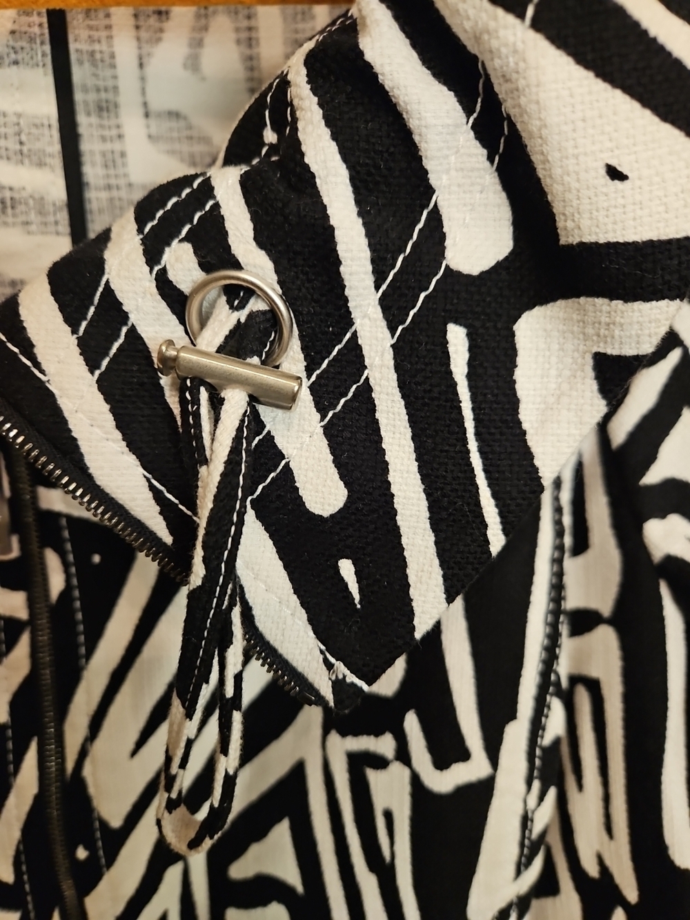 St. John Black & White Geometric Zip Size 10 Jacket - Picture 4 of 9